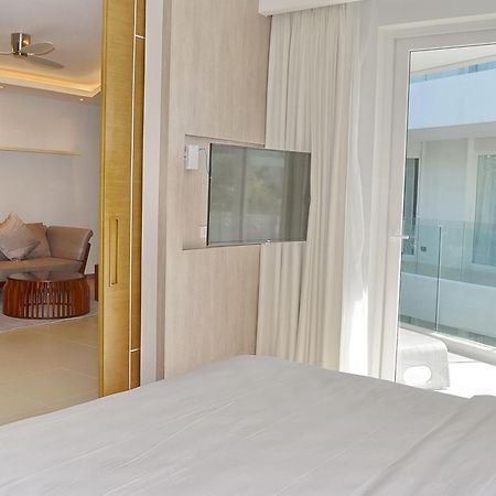 Aqua Boracay Hotel Balabag  Værelse billede A bedroom at the hotel