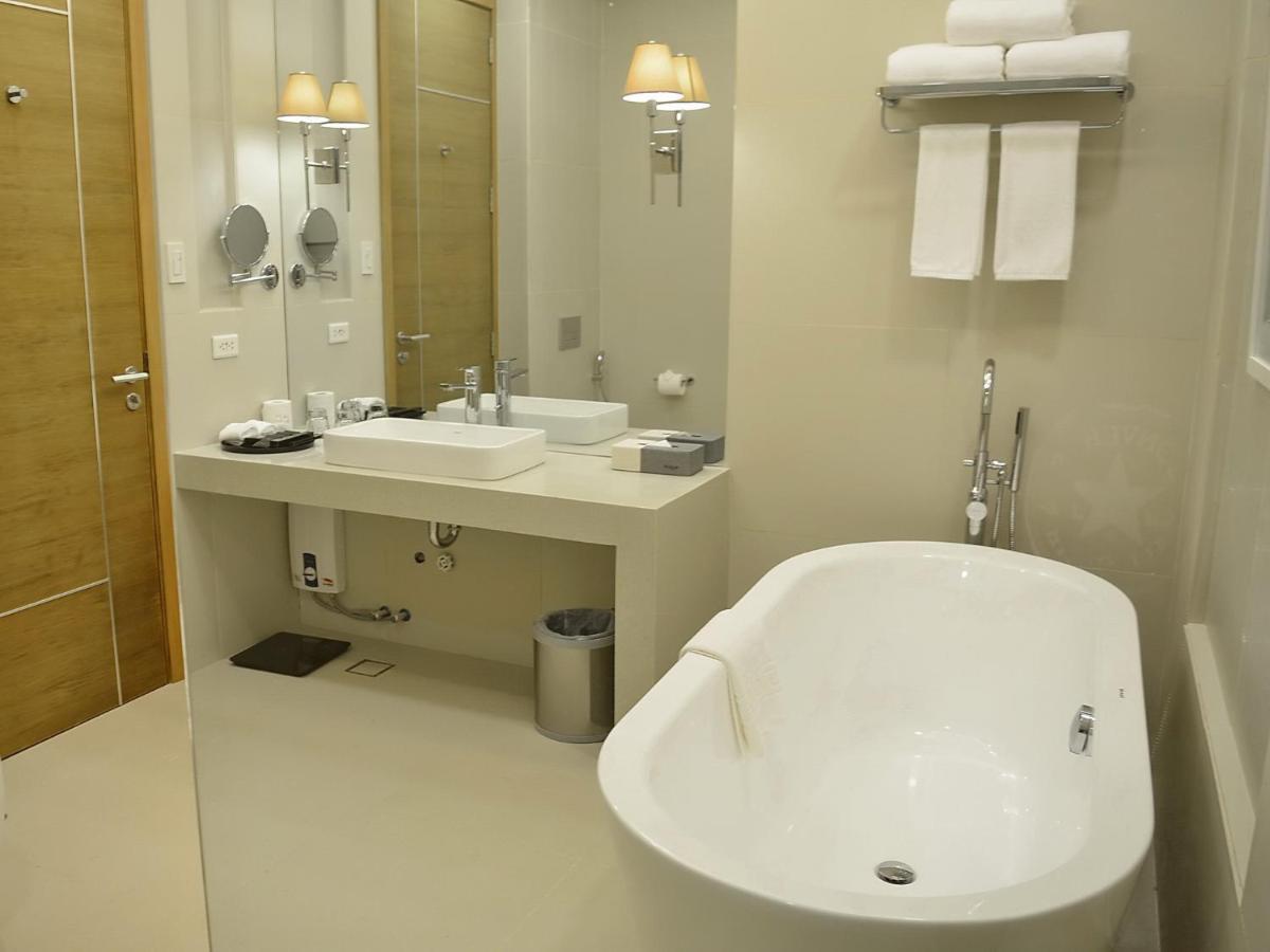 Aqua Boracay Hotel Balabag  Eksteriør billede Bathroom