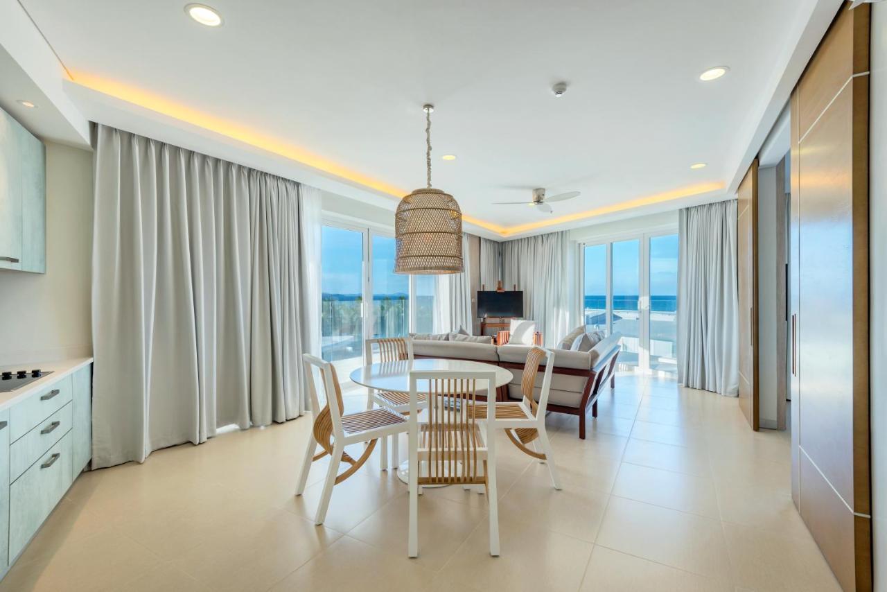 Aqua Boracay Hotel Balabag  Eksteriør billede A living room at the Ritz-Carlton, Key West