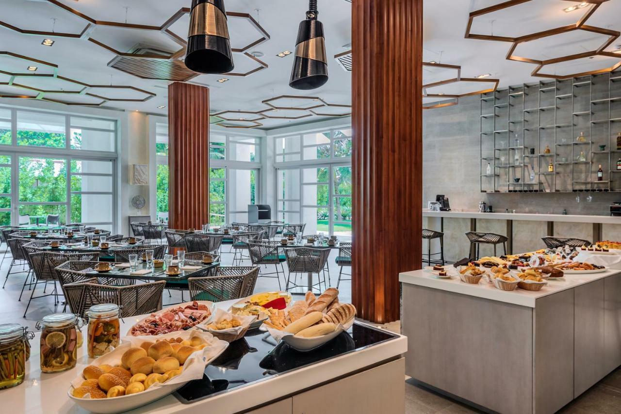 Aqua Boracay Hotel Balabag  Eksteriør billede The restaurant at the National Museum of the Czech Republic